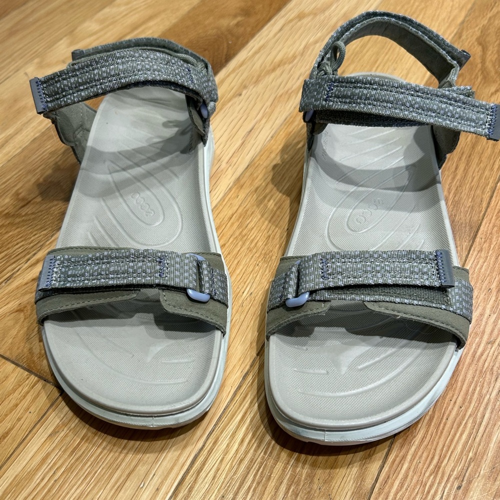 Ecco Women's Gray Adjustable Sandals